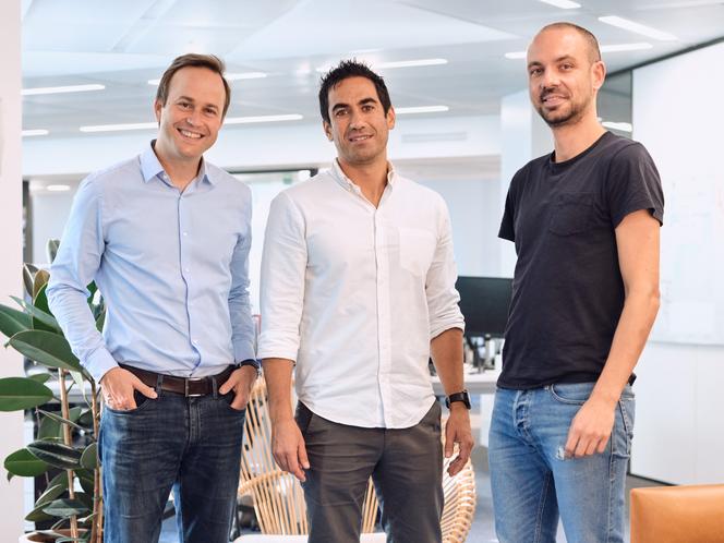Os três cofundadores da Leonte, Jeffroy Jeju, Charles Egli e Thomas Bellot, em setembro de 2020.