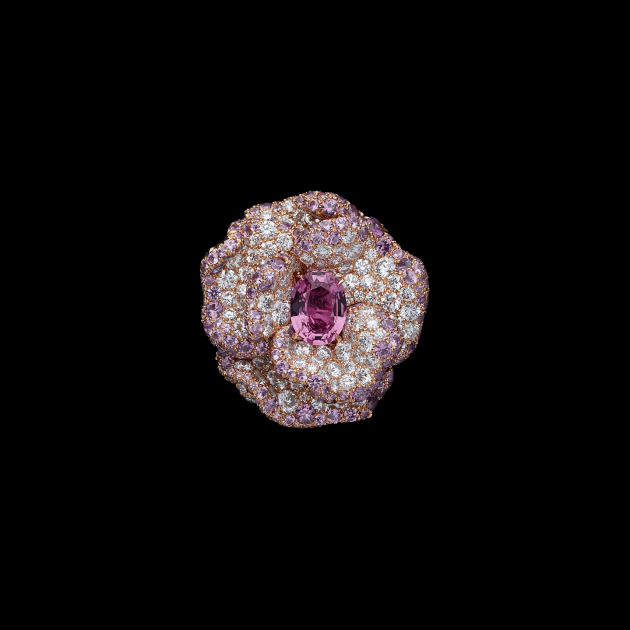 Bague Dior Rose, en or blanc, or rose, diamants, grenats violets et saphir rose, Dior.
