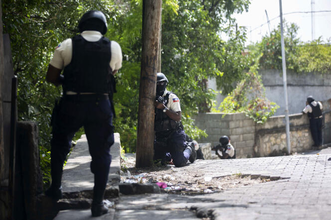 Des policiers à Port-au-Prince, Haïti, le 9 juillet 2021.