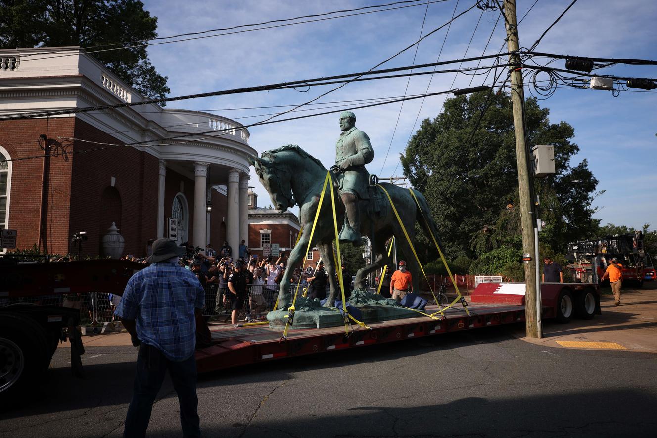 EtatsUnis Charlottesville déboulonne les statues de deux généraux