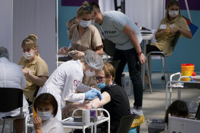 A Moscou, ici le 13 juillet 2021, la vaccination est obligatoire pour les employés du secteur des services.