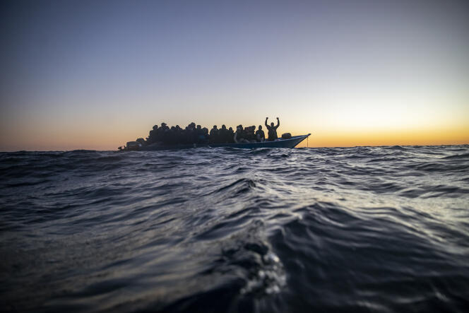 Le 12 février 2021, des migrants sont secourus par une ONG espagnole en mer Méditerrannée.