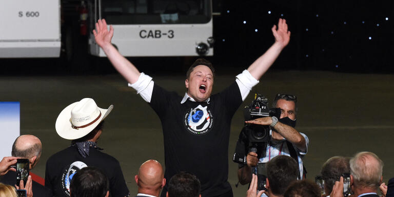 SpaceX CEO Elon Musk celebrates the successful launch of a Falcon 9 rocket with the Crew Dragon spacecraft from pad 39A at the Kennedy Space Center during a post launch event at NASA's Vehicle Assembly Building with U.S. President Donald Trump and Vice President Mike Pence. NASA astronauts Doug Hurley and Bob Behnken will rendezvous and dock with the International Space Station, becoming the first people to launch into space from American soil since the end of the Space Shuttle program in 2011. Kennedy Space Center, FL, USA, on May 30, 2020. Photo by Paul Hennessy / SOPA Images/SPUS/ABC/Andia.fr
