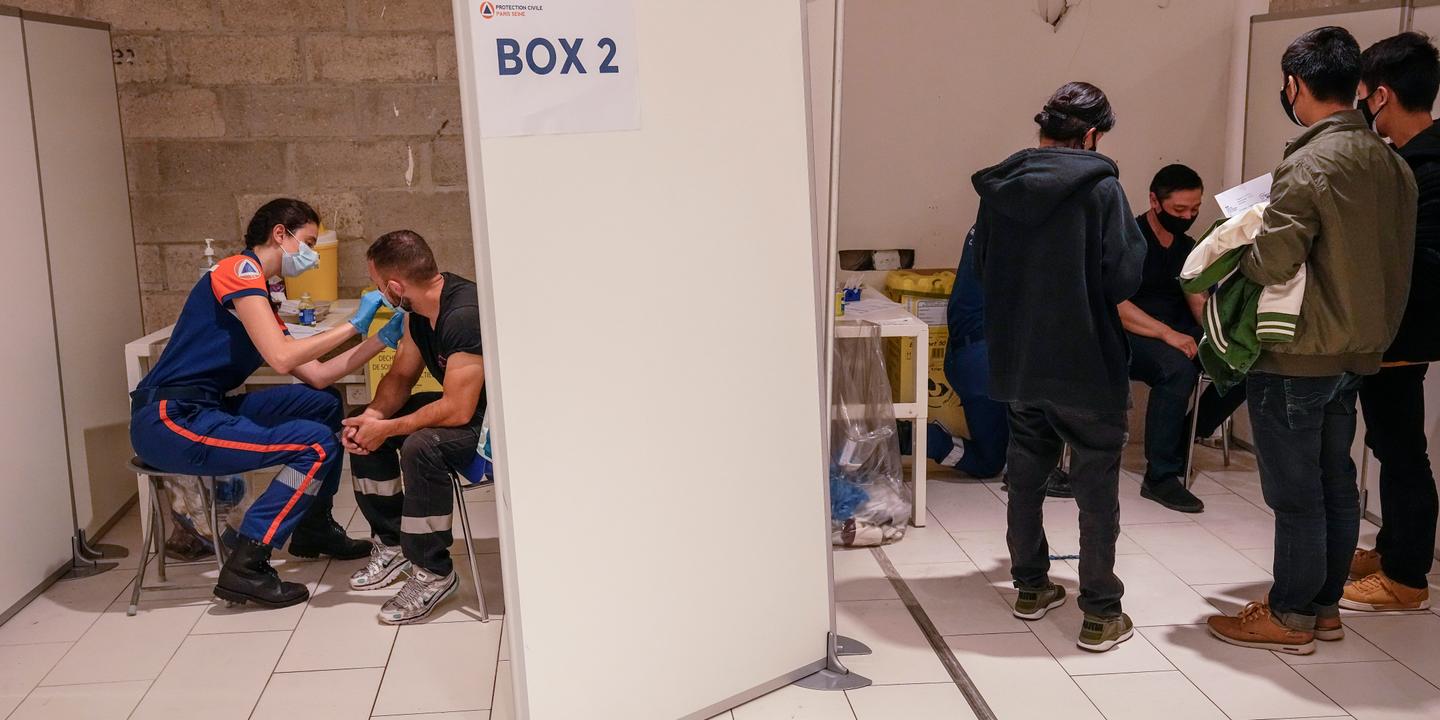 « On n'a pas le choix pour continuer à vivre » : ruée sur la vaccination en France malgré les réticences - Vimarsana News