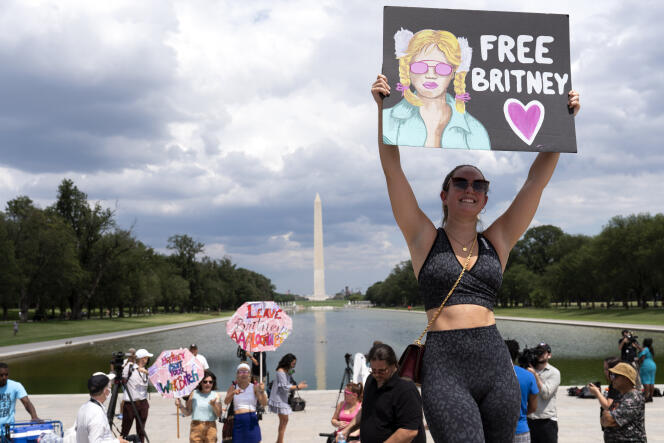 Manifestation au Lincoln Memorial, lors du rassemblement « Free Britney », le 14 juillet 2021, à Washington.