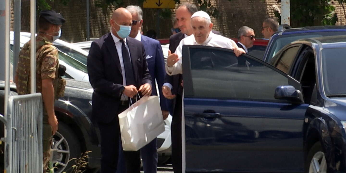 Photo of El Papa Francisco sale del hospital tras su operación