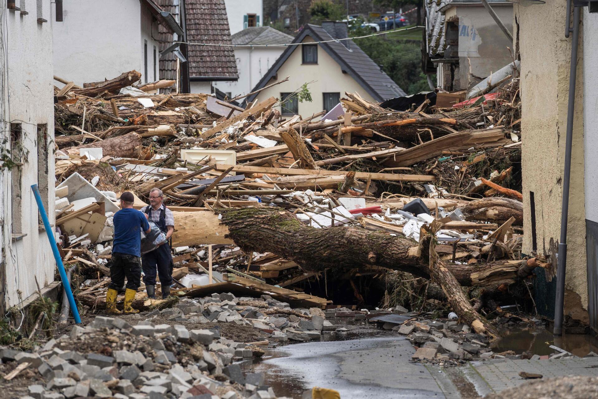 A Schuld, en Allemagne, le 15 juillet 2021, des rues entières sont emplies d’objets et débris emportés par les intempéries.