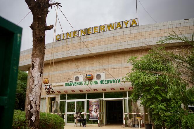 L’entrée du Ciné Neerwaya, au cœur du quartier Cité An III, à Ouagadougou, en juillet 2021.