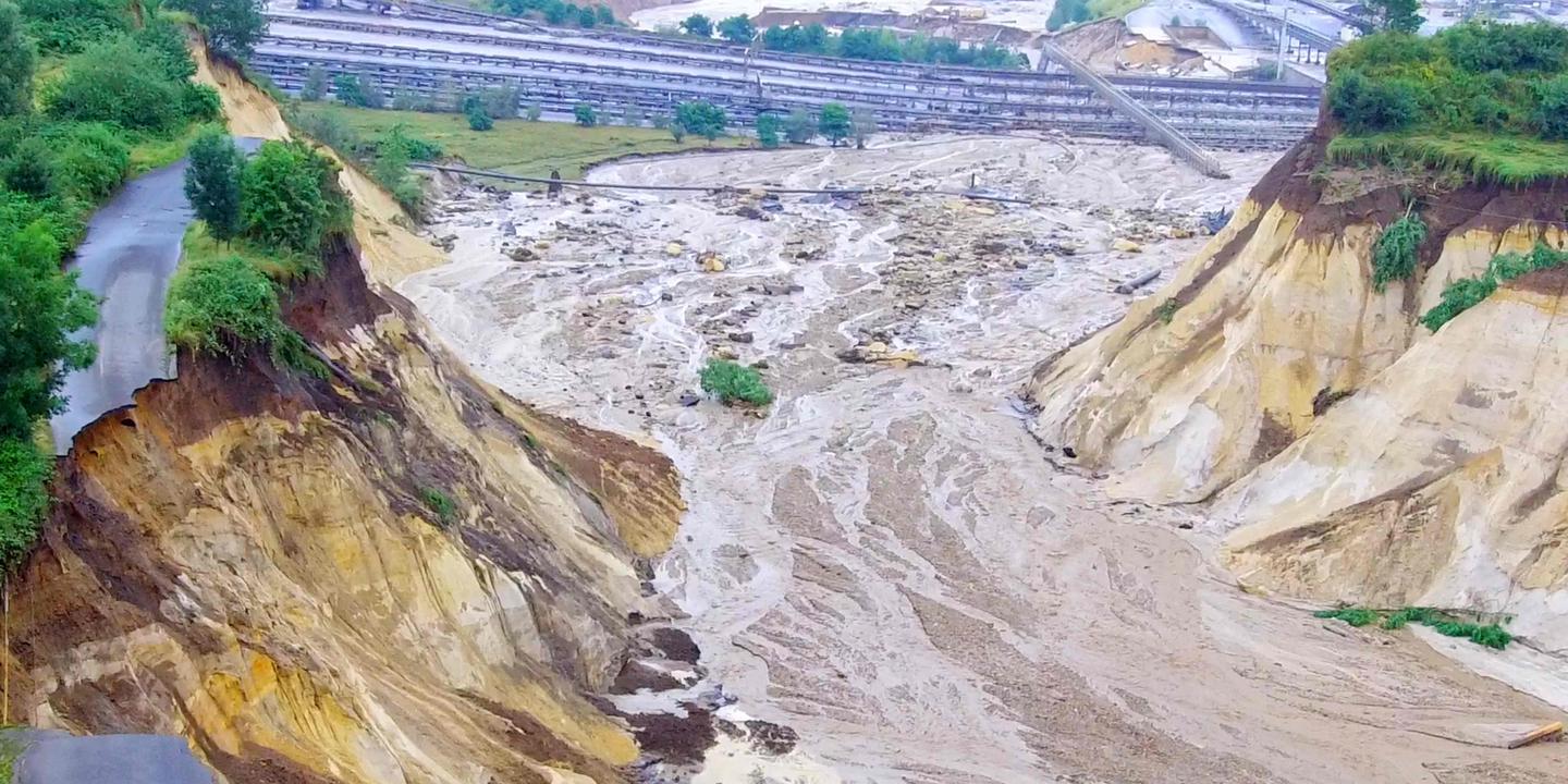 Überschwemmungen in Deutschland stellen Klimafragen in den Mittelpunkt der Nachfolgekampagne von Angela Merkel