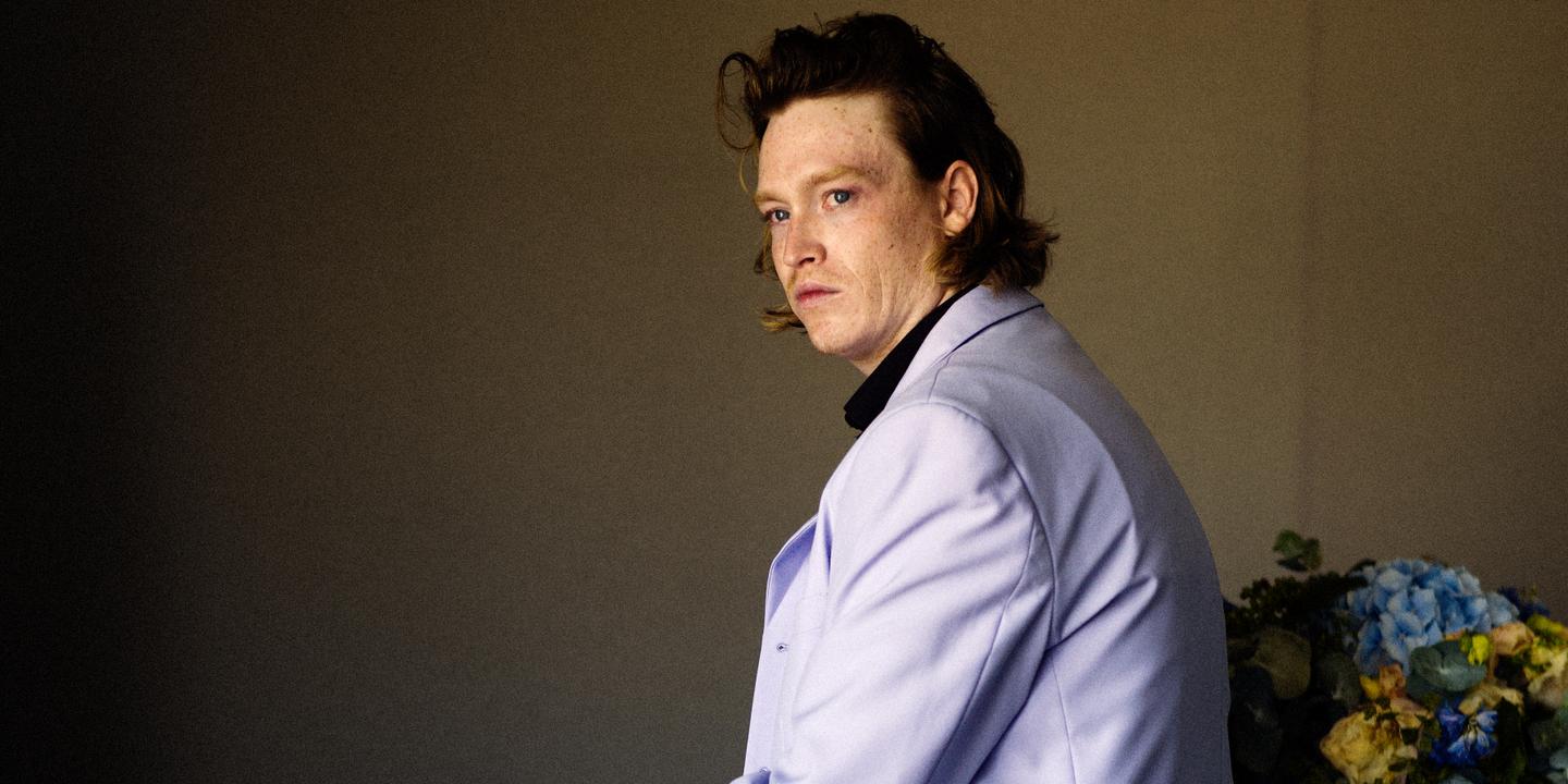Cannes 2021 : Caleb Landry Jones cueille les fleurs du mal