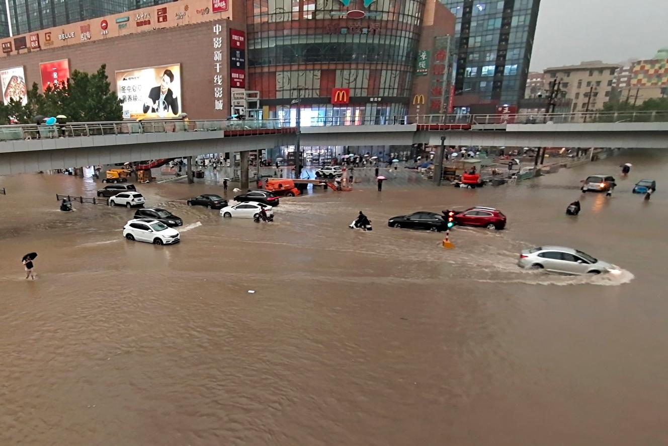 En Chine, une inondation dans le métro de Zhengzhou a fait ...