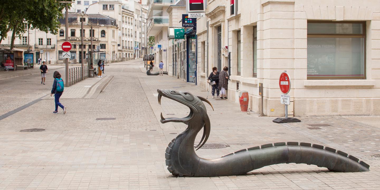 « Les Dragons de Niort font ressurgir au cœur de la ville le fonds mythologique du Marais poitevin »