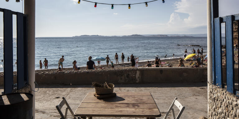 Le cabanon de Sophie Delhaye à Marseille sur la plage de la verrerie (à verifier)