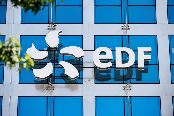 Le logo d’EDF, à son siège social parisien, le 22 juillet 2021.