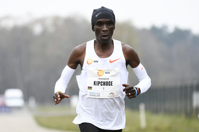 Le Kényan Eliud Kipchoge au marathon d’Enschede, aux Pays-Bas, le 18 avril 2021.
