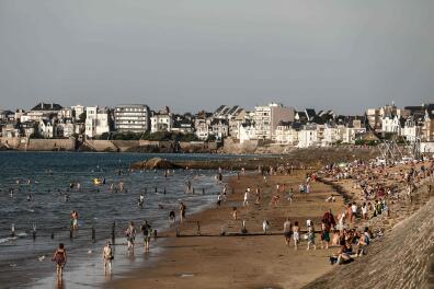Tourists bathe on a beach by the sea in Saint-Malo, western France, on July 22, 2021. (Photo by Sameer Al-DOUMY / AFP)