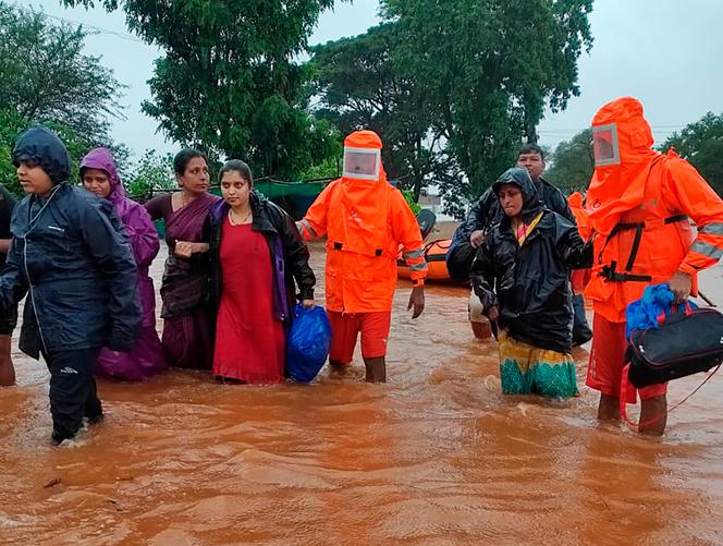 Indian relief intervention on July 23 in Sikali, Maharashtra.