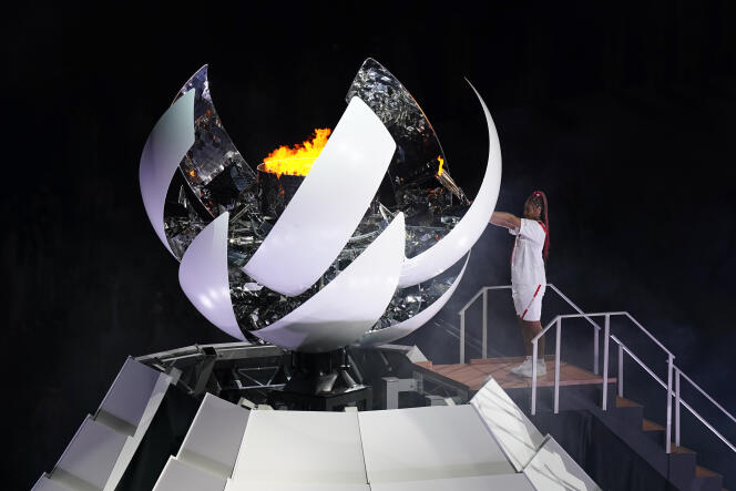 La joueuse de tennis japonaise Naomi Osaka, dernière porteuse de la flamme, lors de la cérémonie d’ouverture des JO, au stade olympique de Tokyo, le 23 juillet 2021.