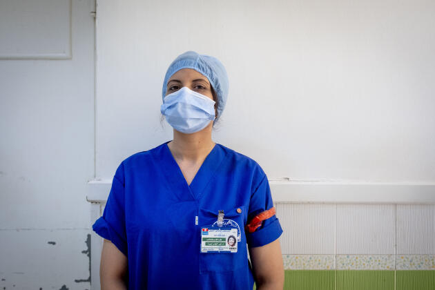 La chef du service des urgences de l’hôpital Mongi-Slim, Nour Nouira, à la Marsa, banlieue nord de Tunis, le 23 juillet 2021. Elle doit gérer avec son équipe un quotidien très tendu en raison de la pandémie de Covid-19.