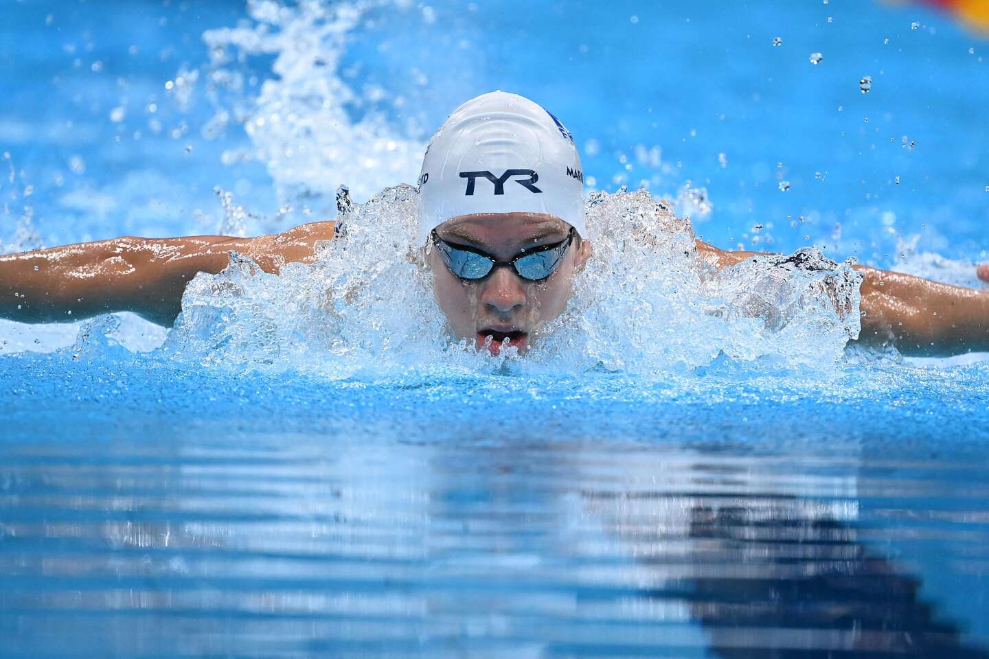Léon Marchand improves his 200-yard medley record