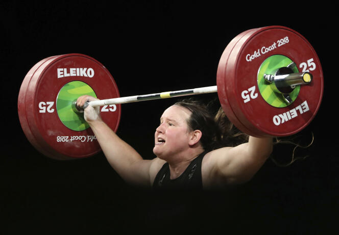 La Néo-Zélandaise Laurel Hubbard a soulevé 90 kg à l’arraché de la finale d’haltérophilie féminine des Jeux du Commonwealth en 2018, en Australie.