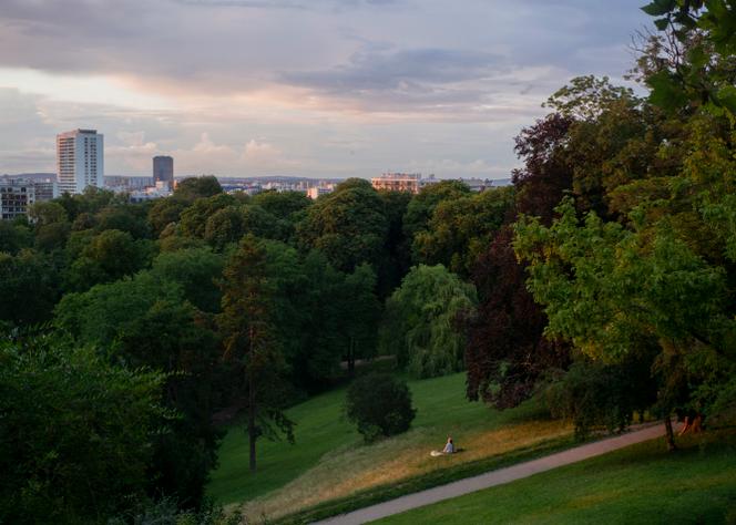 Le parc des Buttes-Chaumont, à Paris, le 25 juillet 2021.