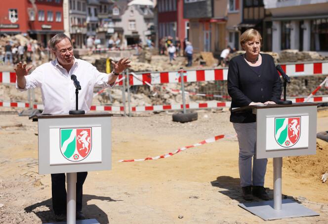 CDU-Präsident und Spitzenkandidaten Armin Lachet und Angela Merkel am 20. Juli 2021 in der Katastrophenstadt Bad Münsterifel.