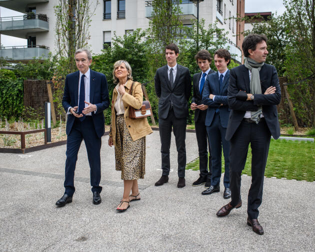 Bernard Arnault, CEO of luxury group LVMH, with his family at the inauguration of the Campus Jean Arnault at EDHEC Business School. From left to right: Bernard Arnault, Hélène Mercier-Arnault, Alexandre Arnault, Jean Arnault, Frédéric Arnault and Antoine Arnault. 