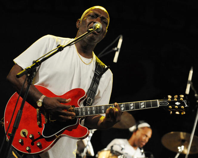 Jacob Desvarieux, du groupe antillais Kassav’, lors d’un concert, le 1er mai 2009 à Abidjan.