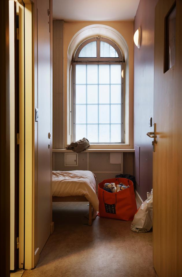 L’un des jeunes patients de l’unité s’apprête à quitter l’hôpital, au Kremlin-Bicêtre (Val-de-Marne), le 13 juillet 2021.