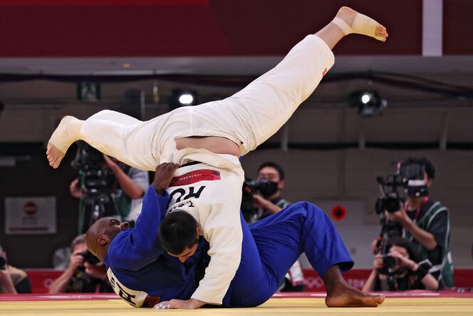French judoka Teddy Riner (in blue) and Russian Tamerlan Bashaev during the quarter-finals of the + 100 kg during the Tokyo Olympics, at the Nippon Budokan in Tokyo, July 30, 2021.