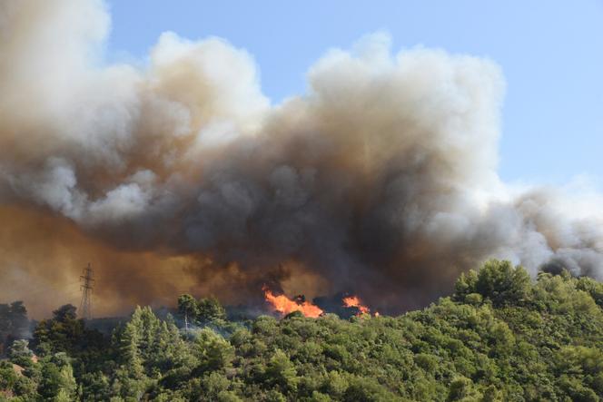 De autoriteiten konden de inwoners van de dorpen Ziria, Kamaris, Achayas en Lebiri per sms op de hoogte stellen van een op handen zijnde evacuatie van het gebied.