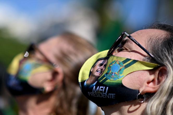 Supporters of Brazilian President Jair Bolsanaro gather near the Copacabana beach in Rio de Janeiro (Brazil) on August 1, 2021.