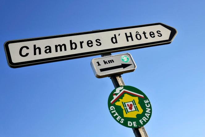 Entre deux locataires, l’entretien doit se faire de façon à ne pas revenir dans une pièce déjà nettoyée et désinfectée.