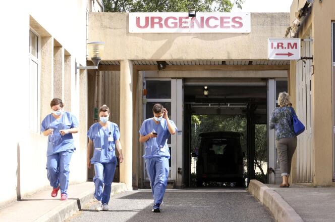 Devant l’hôpital de Bastia, le 5 août 2021.