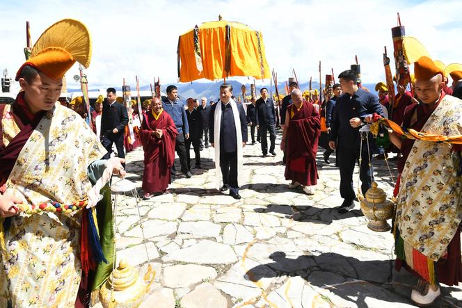 Le président chinois Xi Jinping visite le monastère de Drepung, dans la région autonome du Tibet, le 22 juillet 2021 (photo publiée par l’agence de presse chinoise Xinhua).