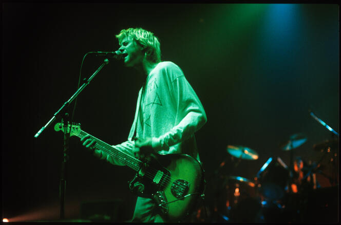 Kurt Cobain, lors du concert de Nirvana au Zénith, à Paris, en juin 1992.