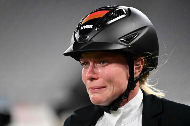 En pentathlon moderne, les larmes de l’Allemande Annika Schleu lors son passage à l’équitation, le 6 août 2021, aux Jeux olympiques de Tokyo.