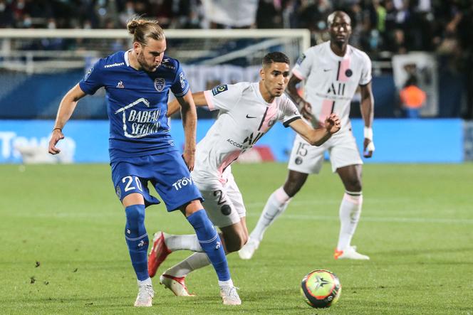 ligue 1 paris demarre en championnat par une victoire a troyes 2 1