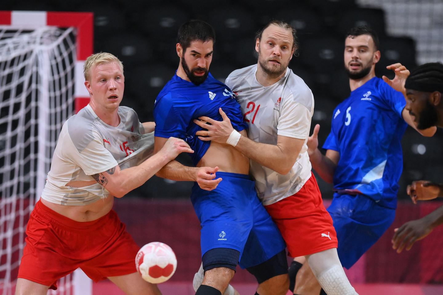 JO 2024 en handball les Bleus vont commencer fort les Bleues plus en douceur