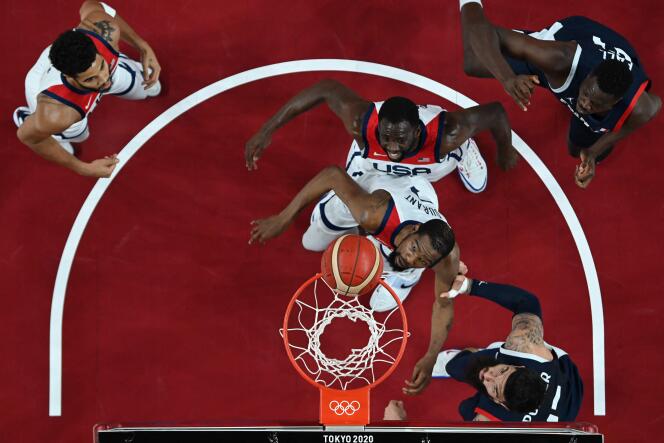Amerykanin Kevin Durant w finale przeciwko Francji 7 sierpnia 2021 r.