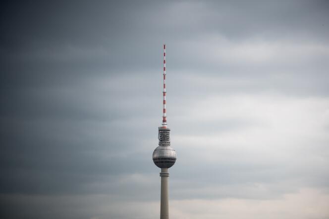 Der ikonische Berliner Fernsehturm (Fernsehturm) in Berlin am 22. Juli 2021.