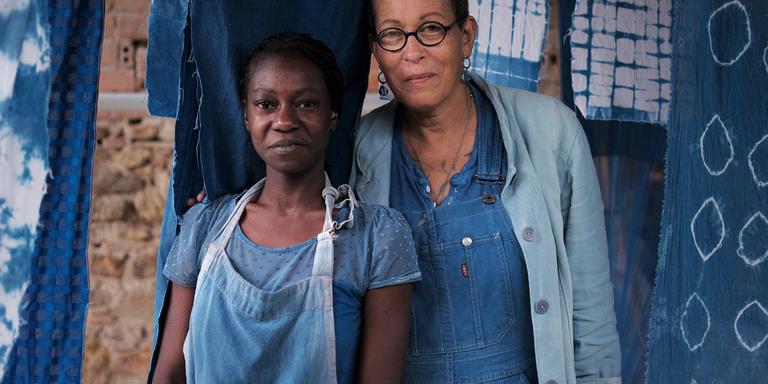 Denise Et Mariam Lambert Les Alchimistes Du Bleu Pastel Denise Et Mariam Lambert Les Alchimistes Du Bleu Pastel