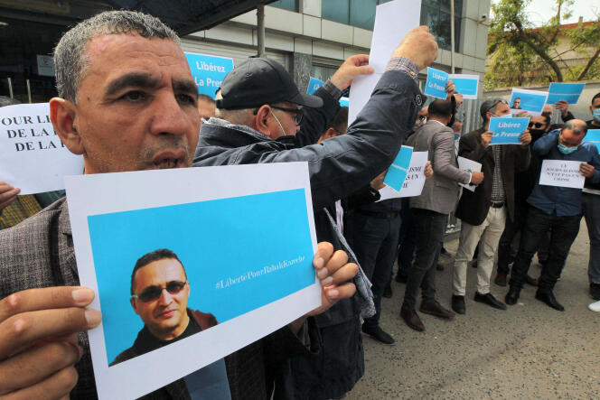 Rassemblement de soutien à Rachid Karèche, le 25 avril 2021, devant le journal « Liberté ».