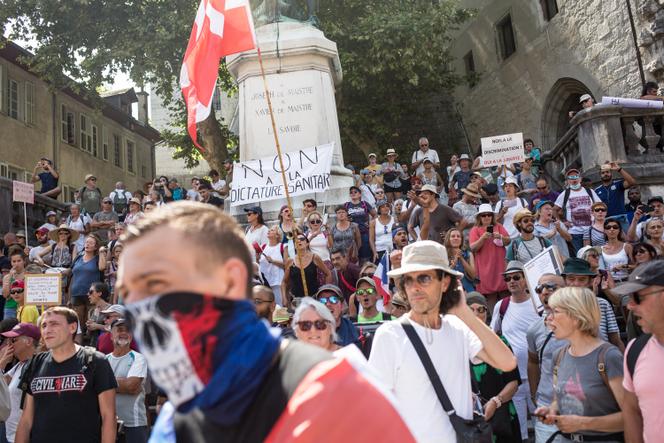 Many profiles were represented in the demonstration against the sanitary pass in Chambéry, Saturday August 14.