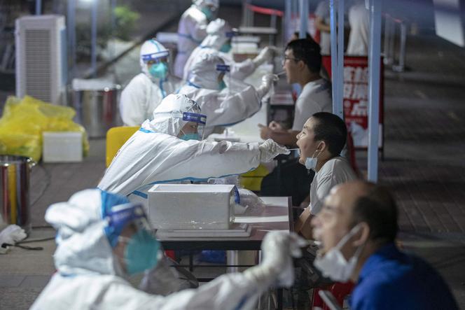 Dans un centre de dépistage du Covid-19 à Wuhan en Chine, le 3 août 2021.