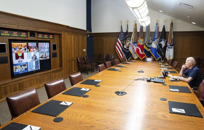 Photographie fournie par la Maison Blanche montrant Joe Biden en visioconférence sur la situation en Afghanistan avec ses conseillers à la sécurité nationale, à Camp David (Maryland), le 15 août 2021.