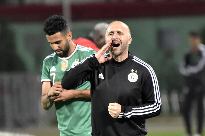 Algerian footballer Ryad Mahrez and coach Djamel Belmadi during a friendly match against the Democratic Republic of the Congo, in Blida, in October 2019.
