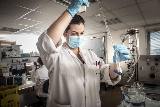 Travail de recherche dans le laboratoire de Xenothera, start-up basée à Nantes, en juillet 2020.