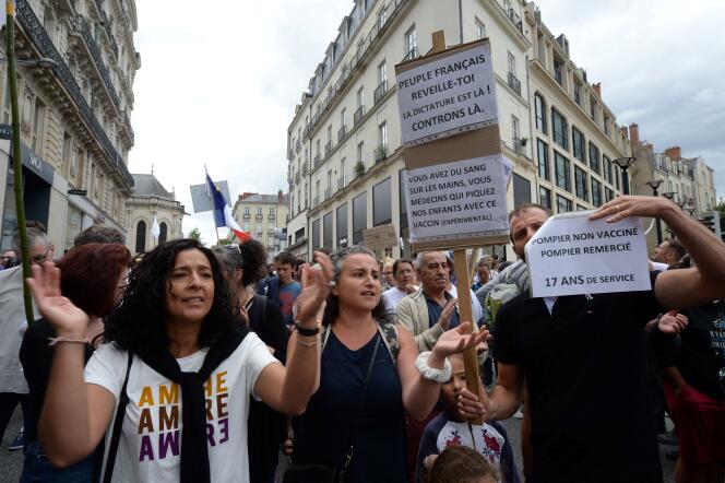 Lors d’une manifestation contre le passe sanitaire et l’obligation vaccinale, à Nantes (Loire-atlantique), le 31 juillet 2021.